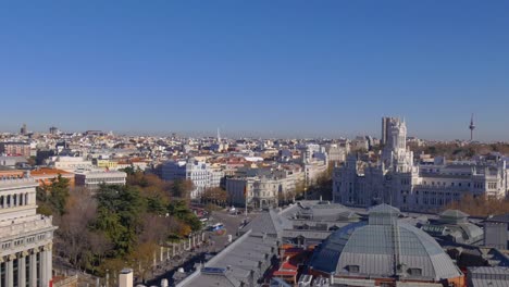 España-el-centro-de-la-ciudad-de-Madrid-en-el-último-piso,-4-K-panorama