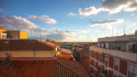 Madrid-luz-solar-bloque-de-estar-en-el-último-piso,-vista-panorámica,-4-K-lapso-de-tiempo-de-España