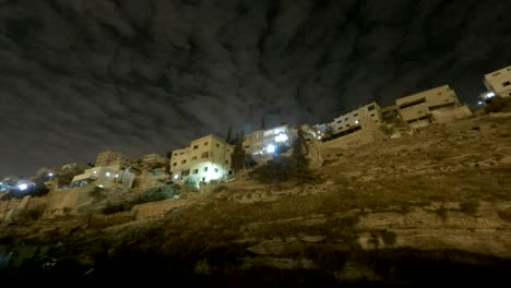 Time-lapse-de-una-ciudad-en-la-ladera-de-Oriente-Medio