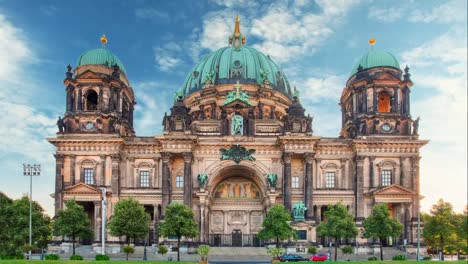 Berlin-cathedral-Berliner-dom,-Zeitraffer-bei-Tag