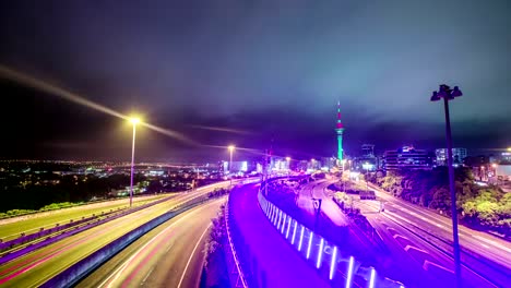 Zeitraffer-Verkehr-Blick-bei-Nacht-in-Auckland,-Neuseeland