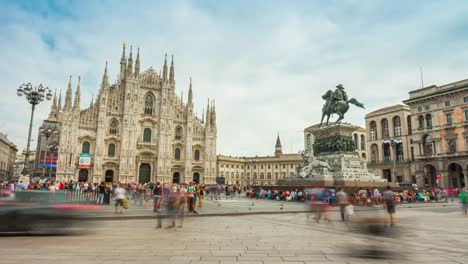 Italia-verano-día-Milán-ciudad-más-famoso-duomo-Catedral-Plaza-panorama-4k-lapso-de-tiempo