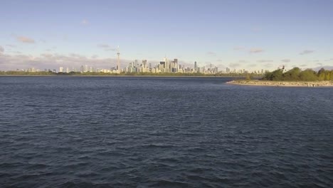 Die-Skyline-von-Toronto-Islands