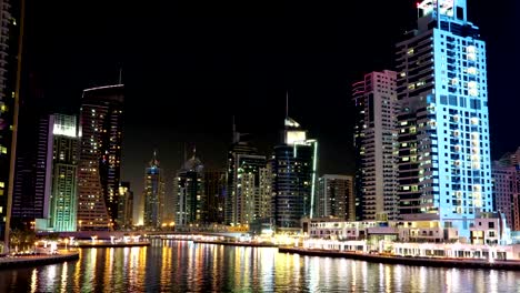 UHD-4K-Dubai-Marina-noche-alejar-lapso,-Emiratos-Árabes-Unidos