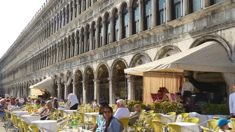 italy-summer-time-venice-san-marco-square-restaurant-terrace-panorama-4k