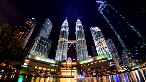 Lapso-de-tiempo-Kuala-Lumpur-noche-paisaje-urbano-histórico-viaje-lugar-de-Malasia-4K-(zoom-out)