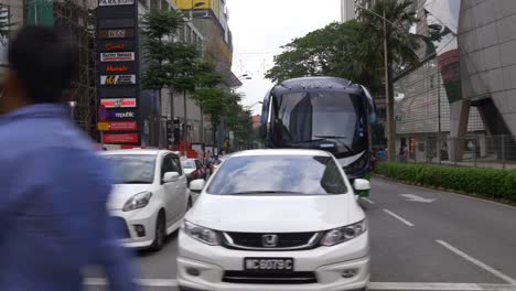 Malasia-kuala-lumpur-city-center-tráfico-día-calle-tiempo-vereda-panorama-4k