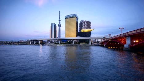 Sonnenuntergang-Tag-und-Nacht-in-Tokyo-City-Skyline,-Tokyo-Sky-Tree,-Sumida-Fluss