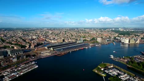 Vista-aérea-de-la-ciudad-sobre-Amsterdam