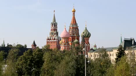 Moskauer-Kreml-und-St.-Basilius-Kathedrale