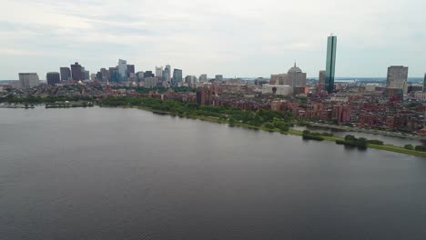 Luftbild-Drohne-schoss-Charles-River-und-Boston,-Massachusetts