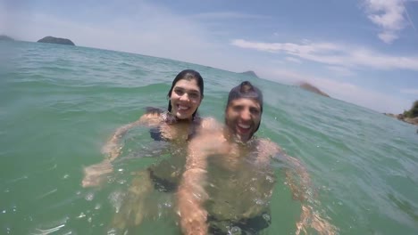 Couple-having-fun-on-the-beach