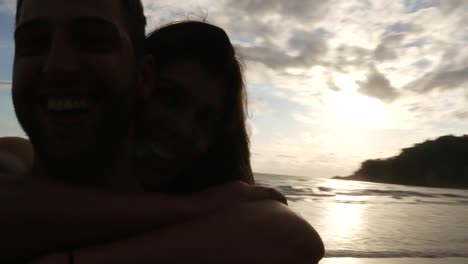 Couple-taking-a-selfie-in-the-beach