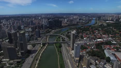 Puente-Estaiada-en-Sao-Paulo,-Brasil