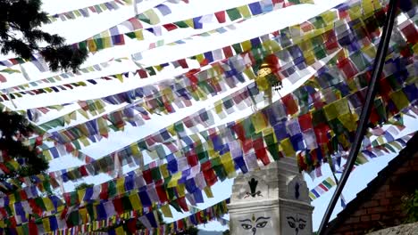 Banderas-de-oración-ondeando-en-el-viento