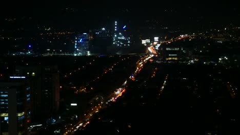 Lapso-de-tiempo-del-tráfico-y-el-paisaje-urbano-en-Manila