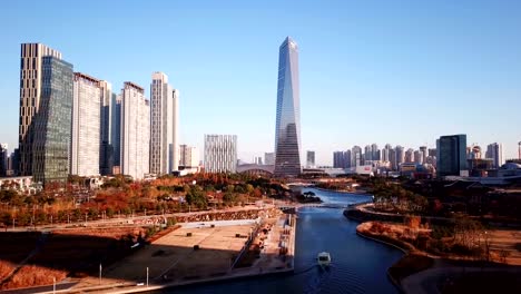 Vuelo-aéreo-de-Incheon,-Central-Park-en-Songdo-International-Business-District,-Corea-del-sur