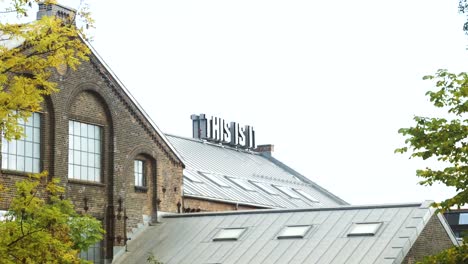 Oslo-National-Academy-of-the-Arts-Roof-Sign