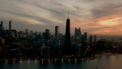 Aerial-Stadtbild---Downtown-Chicago-bei-Sonnenuntergang