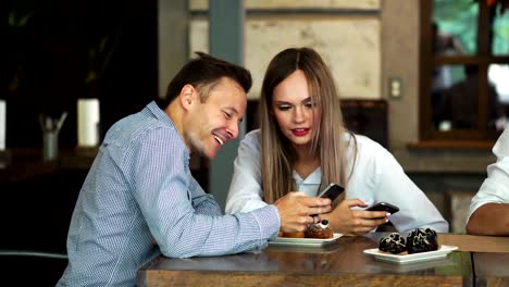 Cheerful-multiracial-friends-taking-selfie-in-pizzeria