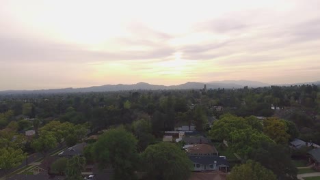 Aerial-shot-of-neighborhood-in-California-with-mountains-in-the-back