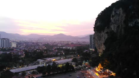 Sonnenuntergang-Antenne-bei-Batu-Höhlen