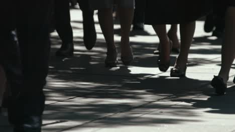 Slowmotion---Pendler-Menschen-Bürgersteige-Sommer-Tokio