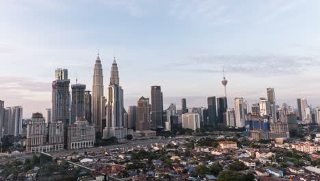 Zeitraffer-von-Kuala-Lumpur-Stadtzentrum-bei-Sonnenaufgang