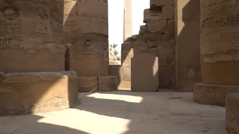 Karnak-Temple-in-Luxor,-Egypt.-The-Karnak-Temple-Complex,-commonly-known-as-Karnak,-comprises-a-vast-mix-of-decayed-temples,-chapels,-pylons,-and-other-buildings-in-Egypt.