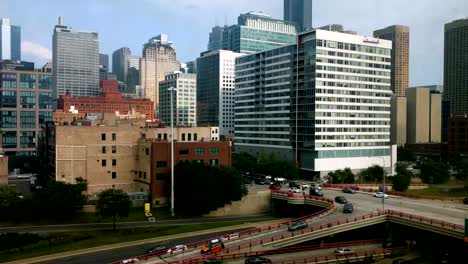 Randolph-Street-am-Interstate-90.-West-Loop,-Chicago.-Verkehr-Zeitraffer.