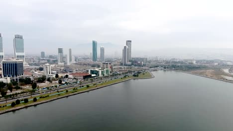 Wonderful-Antenne-4k-Drohne-Panoramaflug-über-riesige-Autobahn-Straße-in-Großstadt