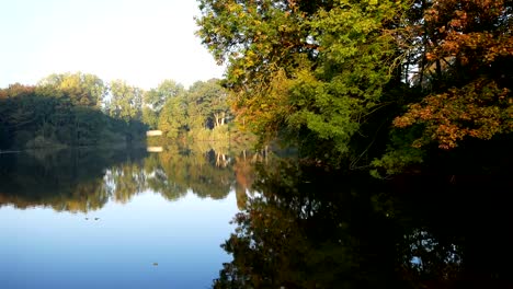 Guerra-mundial-una-en-Bélgica:-otoño-hoy,-Ypres-alrededor-de-las-murallas-a-pie-camino