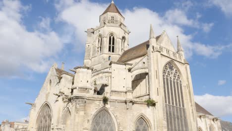 Mairie-Caen-St-Etienne-le-Vieux-bleibt-in-der-Mitte-der-Stadt-Caen-4K