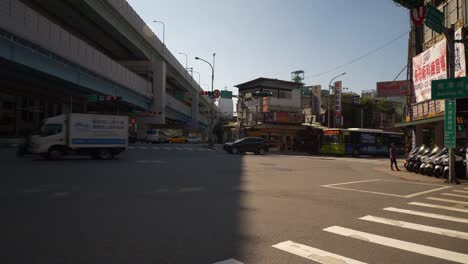 soleado-día-Taipei-ciudad-tráfico-calle-cruce-panorama-4k-Taiwán