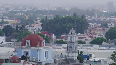 Puebla-Skyline-während-der-Abendzeit-in-Puebla,-Mexiko.