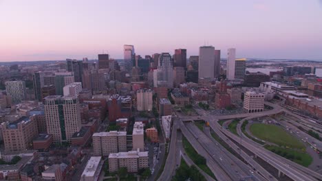 Luftaufnahme-von-Boston-bei-Sonnenuntergang.