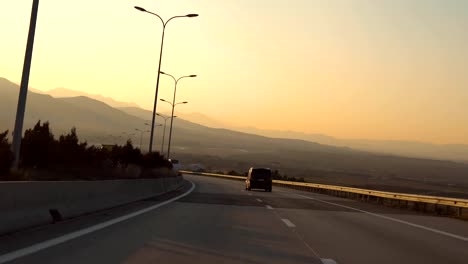 Autofahren-auf-der-Autobahn-in-Georgien.-Transport.