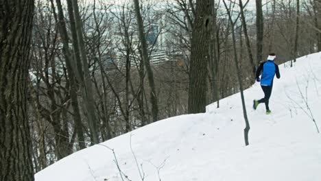 Trail-runners-training-in-the-city