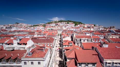 Vista-desde-el-Elevador-de-Santa-Justa-a-la-parte-antigua-de-Lisboa-toma-acelerada