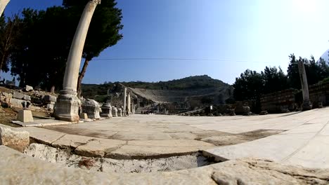 Los-turistas-que-visitan-ruinas-Anfiteatro