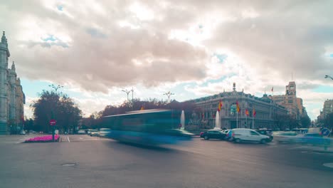 Tageslicht-Madrid-Plaza-de-Cibeles-Verkehr-4-k-Zeitraffer-Spanien