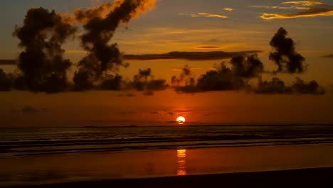 Lapso-de-tiempo-puesta-del-sol-de-Costa-Rica-Uvita