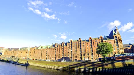 Kanal-im-Speicherstadt-Landkreis-von-Hamburg,-Deutschland