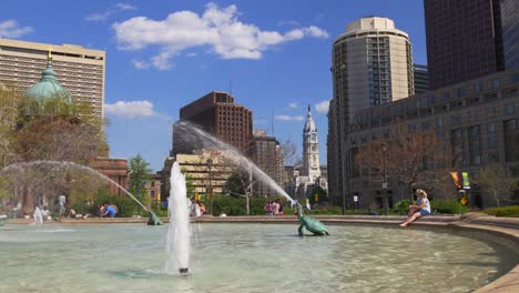 Vereinigte-Staaten-Sommertag-Philadelphia-Stadt-Logan-Platz-Brunnen-Kathedrale-Panorama-\"-4-k\"