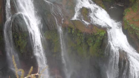 Cascadas-de-Ouzoud,-ubicadas-en-la-aldea-Grand-Atlas-de-Tanaghmeilt,-en-la-provincia-de-Azilal-en-Marruecos,-África