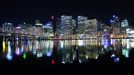 Sydney,-Australien-Stadtbild-vom-Ufer-in-der-Nacht:-Zeitraffer