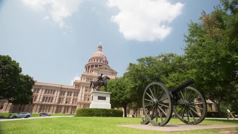 Capitolio-de-Austin,-Texas-durante-el-día:-lapso-de-tiempo