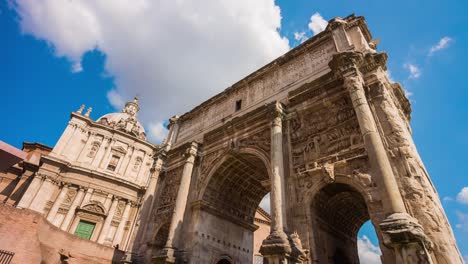 Italien-Sommer-Tag-Forum-romanum-Bogen-des-Septimius-Severus-Draufsicht-4-k-Zeit-hinfällig,-Rom