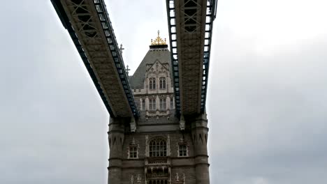 The-Tower-Bridge-in-London-Bridge