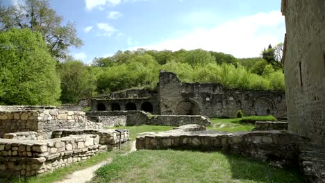 Ruinen-des-antiken-Kloster-Ikalto-in-Georgien